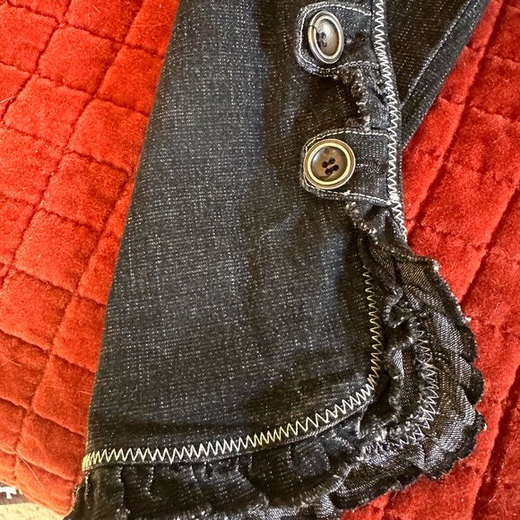Vex- vintage jean capri… adorable stitching detail, ruffles , and buttons! - Picture 5 of 9
